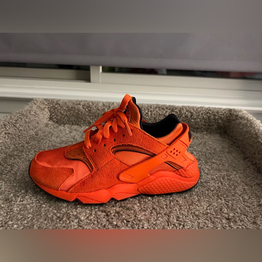 Nike huarache worn 3 times. Excellent shape. Size 8.5